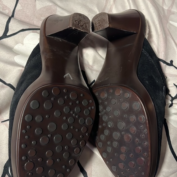 Adorable pair of UGG heels! - Picture 5 of 8